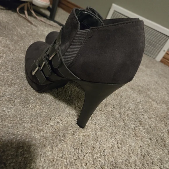 Fergalicious Booties - Picture 2 of 4